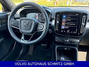 Volvo  T4 Plus Dark Recharge Plug-In Hybrid 19'