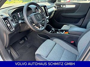 Volvo  T4 Plus Dark Recharge Plug-In Hybrid 19'