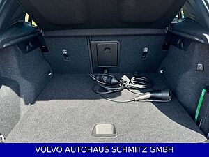 Volvo  T4 Plus Dark Recharge Plug-In Hybrid 19'