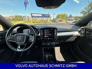 Volvo  T4 Plus Dark Recharge Plug-In Hybrid 19'