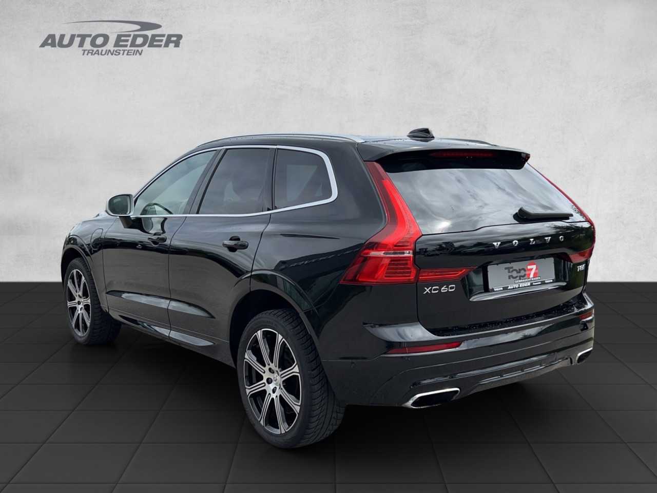 Volvo  XC 60 R Design T8 AWD Luftfw. B&W PNAO Sportpaket Bluetooth Head Up Display Navi