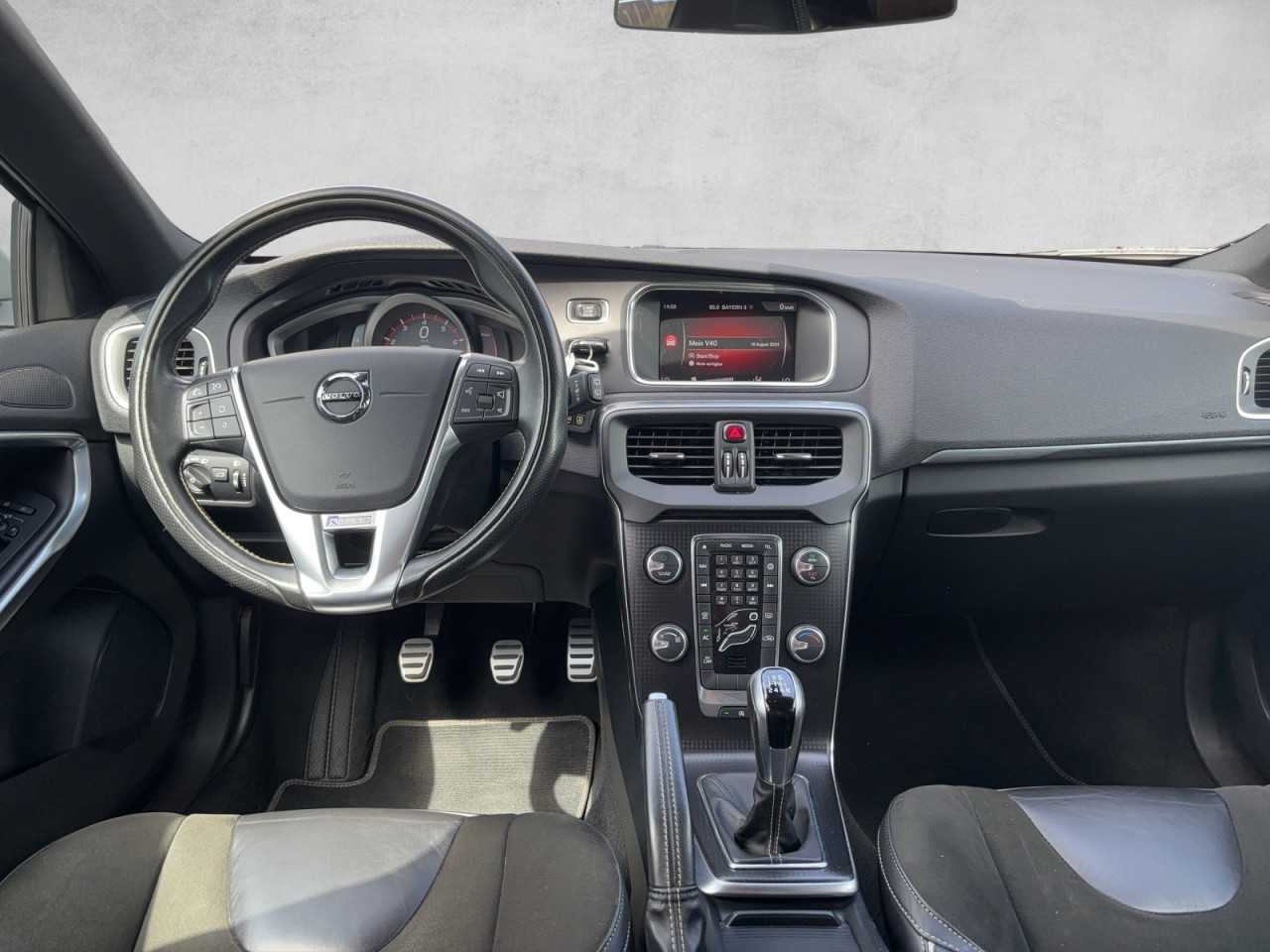 Volvo  V40 T3 R-Design Sportpaket Bluetooth Navi LED Klima Einparkhilfe el. Fenster