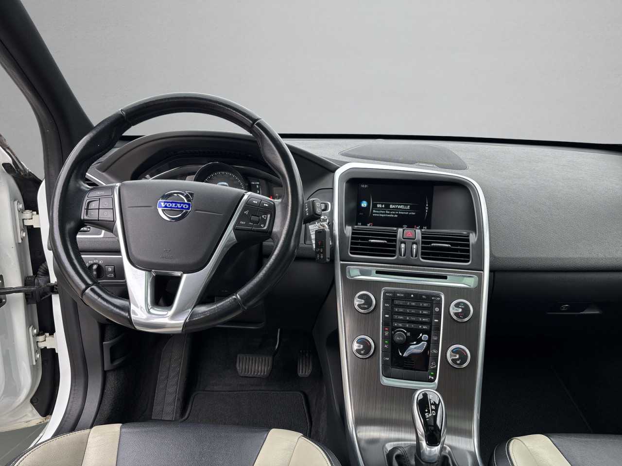 Volvo  XC 60 Summum AWD Bluetooth Navi Vollleder Klima Einparkhilfe el. Fenster