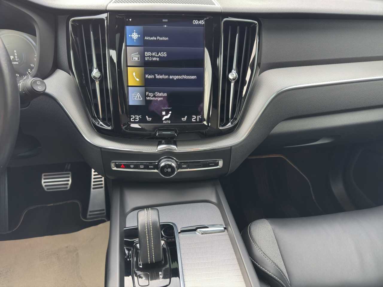 Volvo  XC 60 R Design Recharge Plug-In Hybrid AWD Bluetooth Navi LED Klima Einparkhilfe