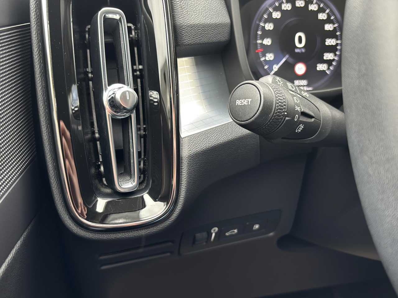 Volvo  XC40 Bluetooth Navi LED Klima Einparkhilfe el. Fenster