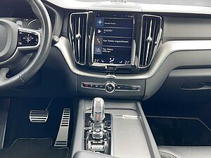 Volvo  XC 60 R Design T8 AWD Luftfw. B&W PNAO Sportpaket Bluetooth Head Up Display Navi