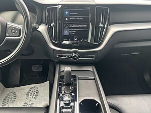 Volvo  XC 60 R Design Expression Recharge Plug-In Hybrid  Bluetooth Navi LED Vollleder