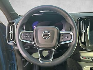 Volvo  XC 40 Core ACC LED Winter-Paket Bluetooth Navi Klima Einparkhilfe el. Fenster