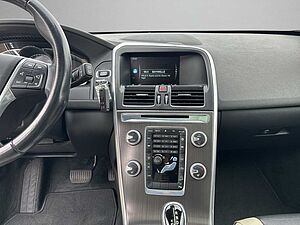 Volvo  XC 60 Summum AWD Bluetooth Navi Vollleder Klima Einparkhilfe el. Fenster