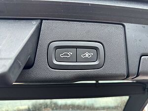 Volvo  XC 60 R Design AWD Bluetooth Navi LED Klima Einparkhilfe el. Fenster