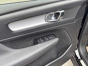 Volvo  XC40 Bluetooth Navi LED Klima Einparkhilfe el. Fenster