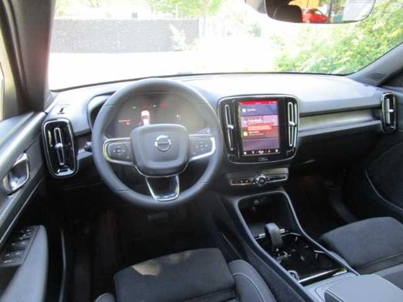 Volvo  Plus Pure Electric AWD Twin Recharge Core Allrad StandHZG digitales Cockpit Soun