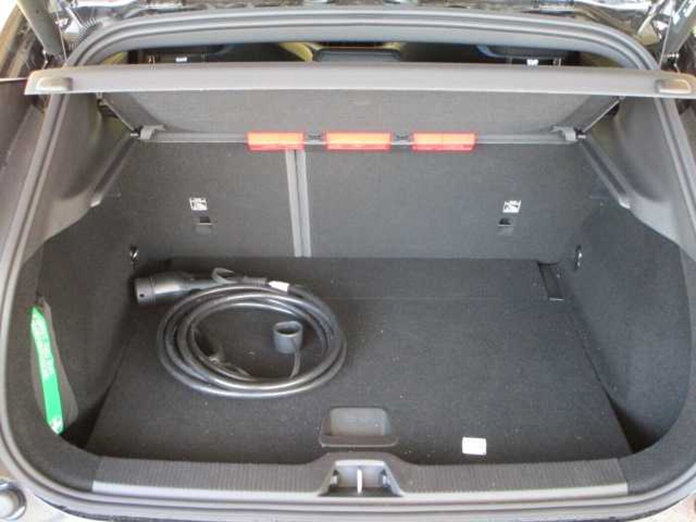 Volvo  2WD Pure Electric Plus Soundsystem HarmanKardon LED Sperrdiff. ACC El. Heckklapp