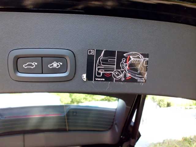 Volvo  2WD T3 EU6d Momentum Pro Navi digitales Cockpit Soundsystem LED El. Heckklappe W