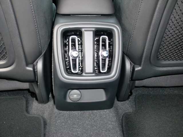 Volvo  2WD B3 EU6d Plus Dark digitales Cockpit Memory Sitze Soundsystem HarmanKardon LE