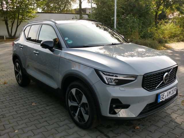Volvo  2WD B3 EU6d Plus Dark digitales Cockpit Memory Sitze Soundsystem HarmanKardon LE