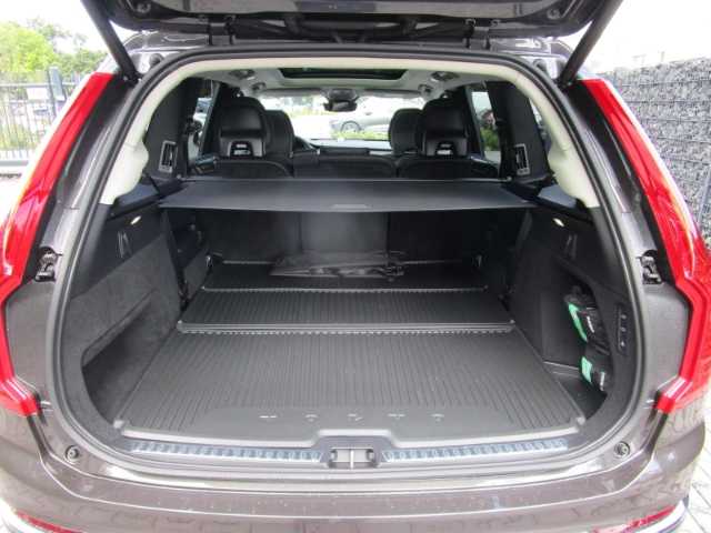 Volvo  Ultimate Bright B5 AHK, Luftf. ,Standh. 7-Sitzer HUD Luftfederung AD StandHZG AHK