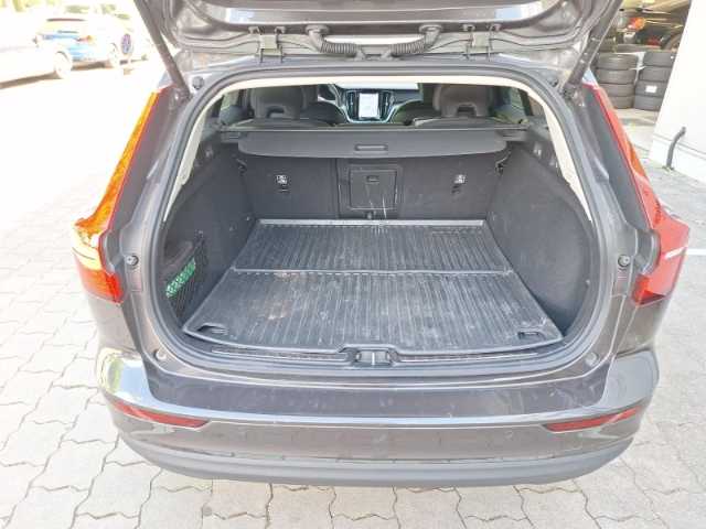 Volvo  Kombi B3 Benzin EU6d Core digitales Cockpit Memory Sitze Soundsystem LED Kurvenl