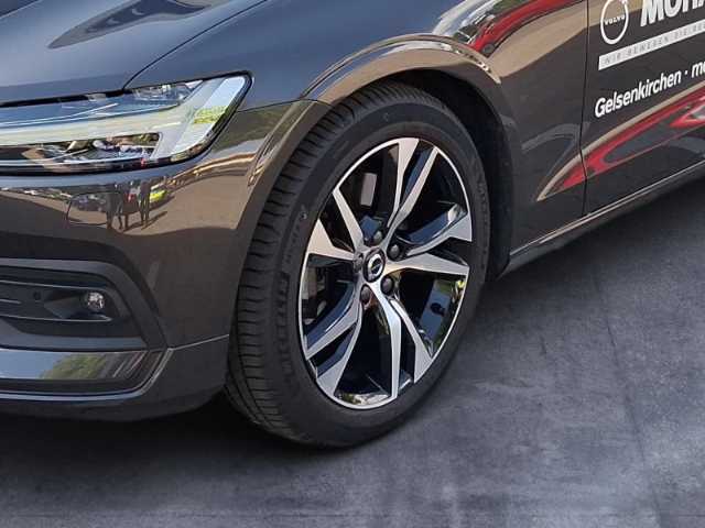 Volvo  Kombi B3 Benzin EU6d Core digitales Cockpit Memory Sitze Soundsystem LED Kurvenl