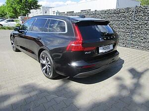 Volvo  Kombi B3 Benzin EU6d Core digitales Cockpit Memory Sitze Soundsystem LED Kurvenl