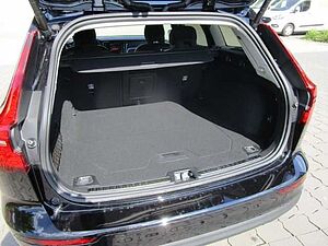Volvo  Kombi B3 Benzin EU6d Core digitales Cockpit Memory Sitze Soundsystem LED Kurvenl