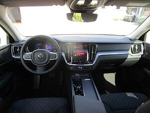 Volvo  Kombi B3 Benzin EU6d Core digitales Cockpit Memory Sitze Soundsystem LED Kurvenl