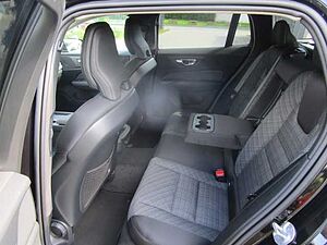 Volvo  Kombi B3 Benzin EU6d Core digitales Cockpit Memory Sitze Soundsystem LED Kurvenl