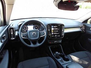 Volvo  2WD T3 EU6d Momentum Pro Navi digitales Cockpit Soundsystem LED El. Heckklappe W