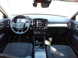 Volvo  2WD T3 EU6d Momentum Pro Navi digitales Cockpit Soundsystem LED El. Heckklappe W