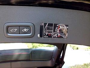 Volvo  2WD T3 EU6d Momentum Pro Navi digitales Cockpit Soundsystem LED El. Heckklappe W