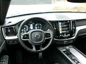 Volvo  R Design 2WD B4 Diesel EU6d AHK Leder digitales Cockpit Memory Sitze Soundsystem