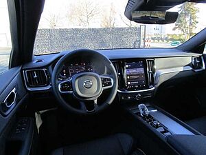 Volvo  Plus Dark StandHZG AHK-el. klappb. Navi Leder digitales Cockpit Soundsystem