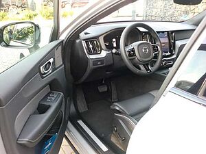 Volvo  2WD B4 Diesel EU6d Plus Dark StandHZG Leder digitales Cockpit Memory Sitze Sound