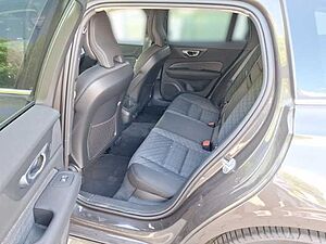 Volvo  Kombi B3 Benzin EU6d Core digitales Cockpit Memory Sitze Soundsystem LED Kurvenl