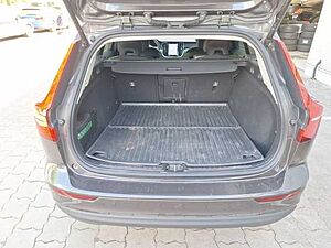 Volvo  Kombi B3 Benzin EU6d Core digitales Cockpit Memory Sitze Soundsystem LED Kurvenl