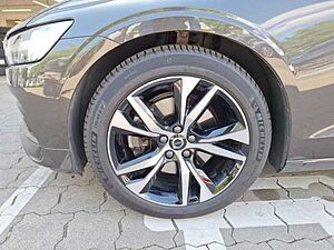 Volvo  Kombi B3 Benzin EU6d Core digitales Cockpit Memory Sitze Soundsystem LED Kurvenl