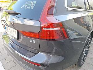 Volvo  Kombi B3 Benzin EU6d Core digitales Cockpit Memory Sitze Soundsystem LED Kurvenl