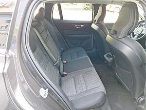 Volvo  Kombi B3 Benzin EU6d Core digitales Cockpit Memory Sitze Soundsystem LED Kurvenl