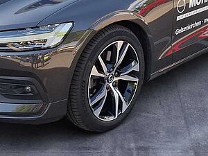 Volvo  Kombi B3 Benzin EU6d Core digitales Cockpit Memory Sitze Soundsystem LED Kurvenl