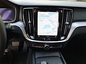 Volvo  Kombi B3 Benzin EU6d Core digitales Cockpit Memory Sitze Soundsystem LED Kurvenl