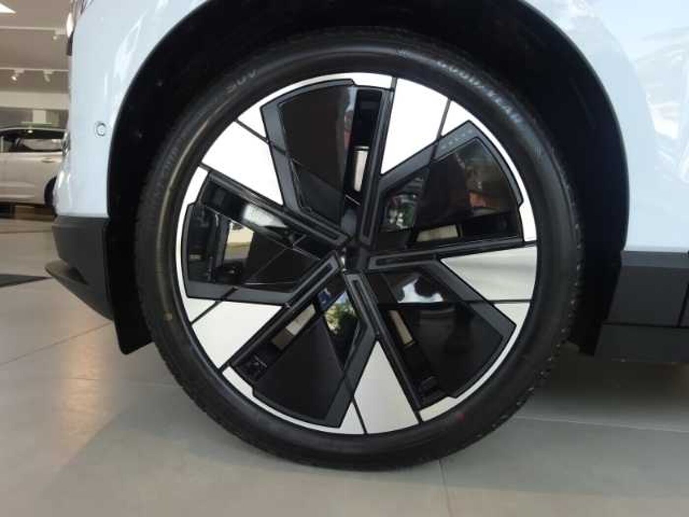 Volvo  Ultra Twin Motor AWD - 20-Zoll, Winter-Paket