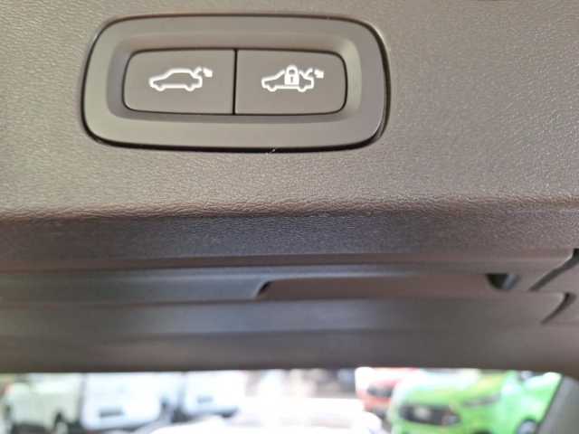 Volvo  Core B3 DCT - 18-Zoll, ACC, Kamera