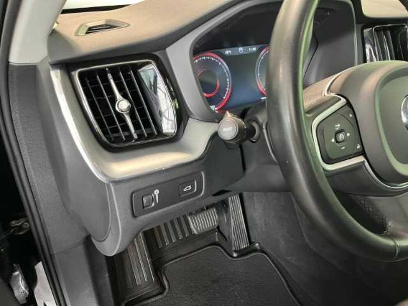 Volvo  Momentum D4 FWD - Leder, LED, Navi