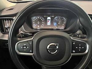 Volvo  Momentum Pro B5 D AWD 19'' CarPlay BLIS Premium-Sound