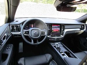 Volvo  B4 Benzin EU6d Plus Dark Apple CarPlay Navi Leder digitales Cockpit Memory Sitze