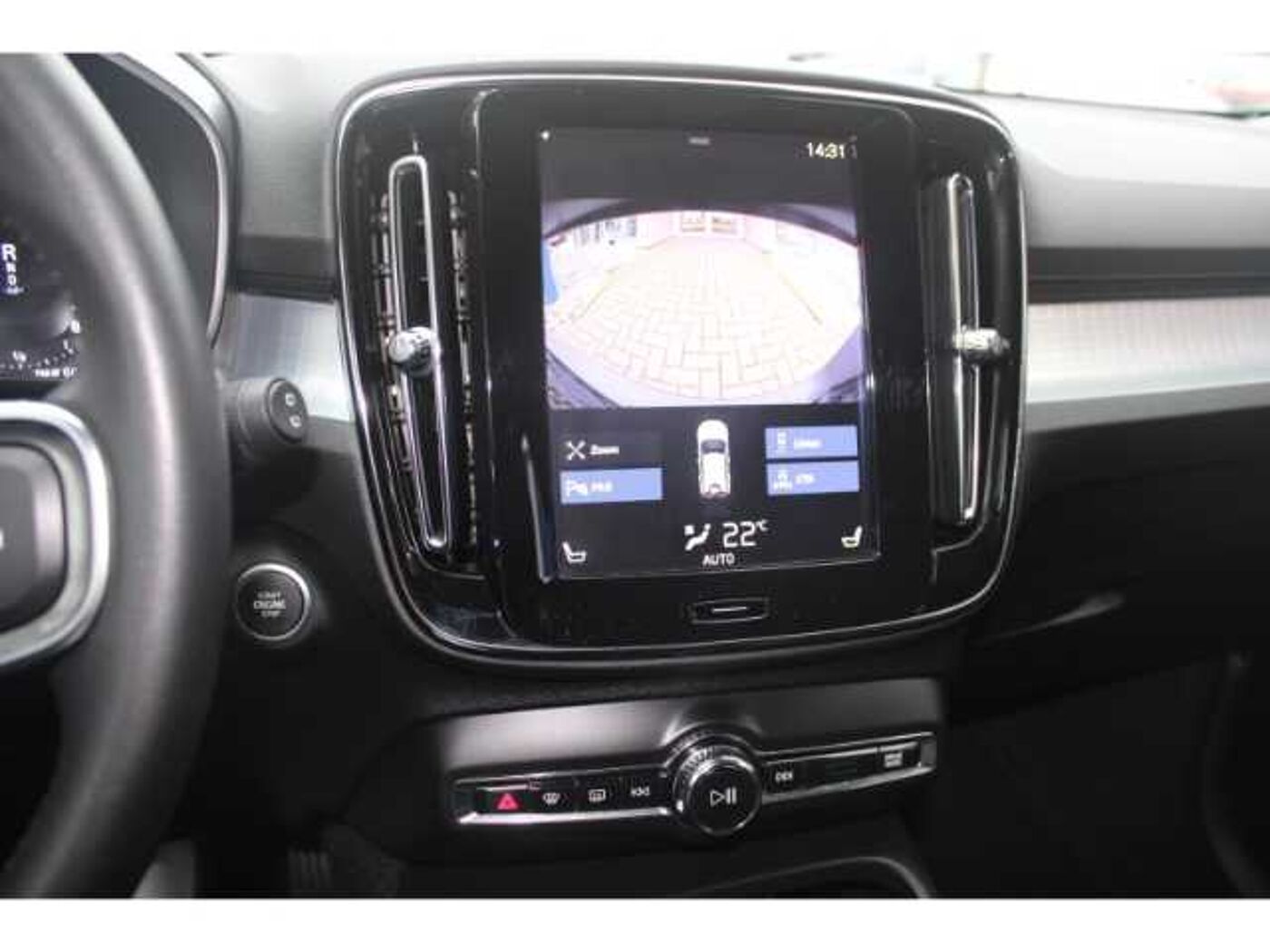 Volvo  T3 Momentum Pro mit Navi, Kamera, VollLED, PDC, Sitzheizung, CarPlay