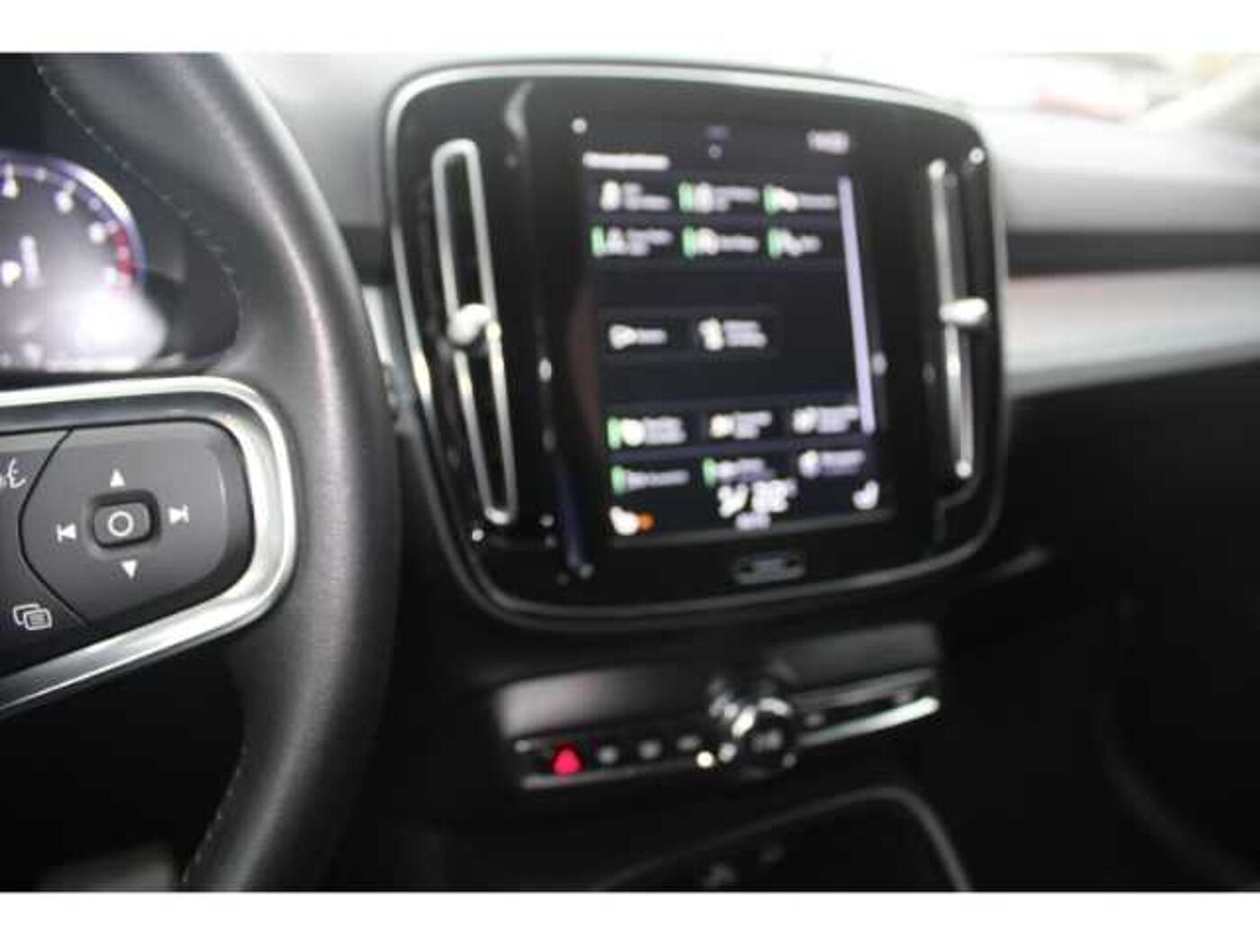 Volvo  T3 Momentum Pro mit Navi, Kamera, VollLED, PDC, Sitzheizung, CarPlay