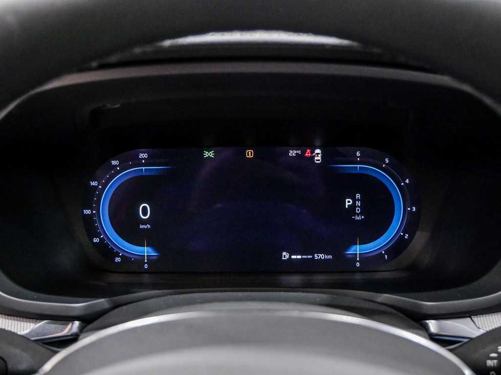 Volvo  B4 Ultimate Dark Pano Navi ACC BLIS Kam