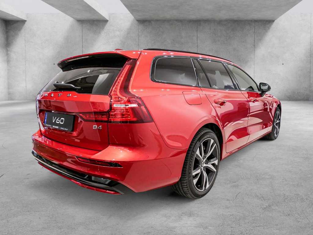 Volvo  B4 Ultimate Dark Pano Navi ACC BLIS Kam