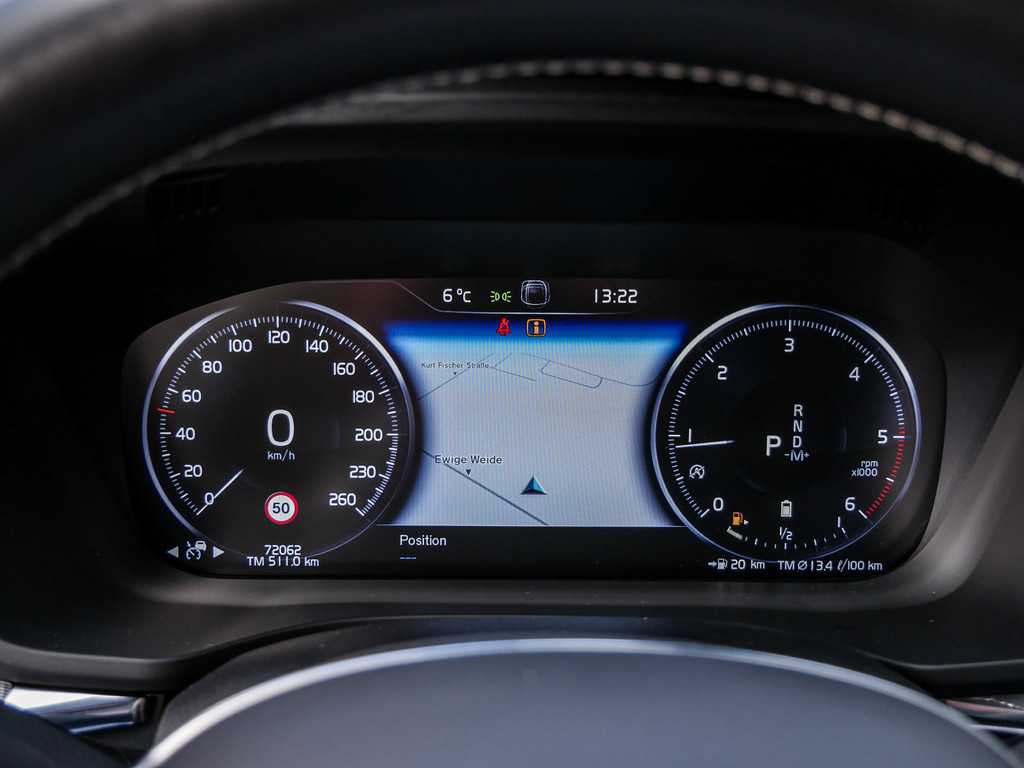 Volvo  B5 R-Design AWD Stdhzg Luft B&W Pano HUD